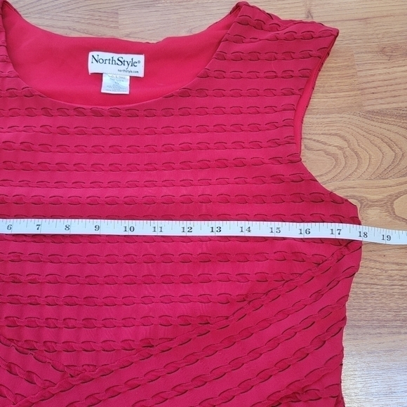 EUC North Style Red Textured Sleeveless Sheath Dress Size 10 - Picture 5 of 8